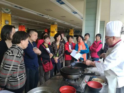 杭电:城区服务中心第三期退休教职工中式烹饪培训班如期开课